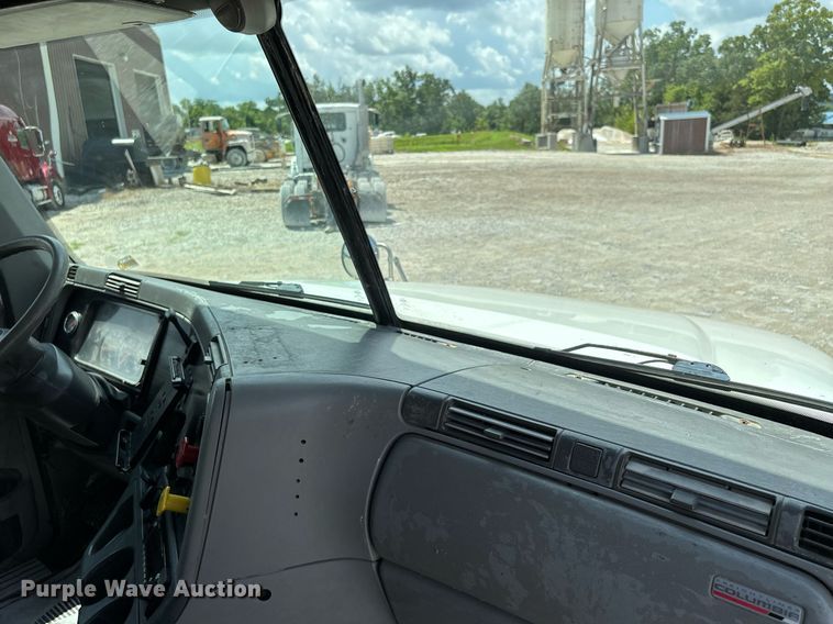 image for item DW7194 2007 Freightliner semi truck