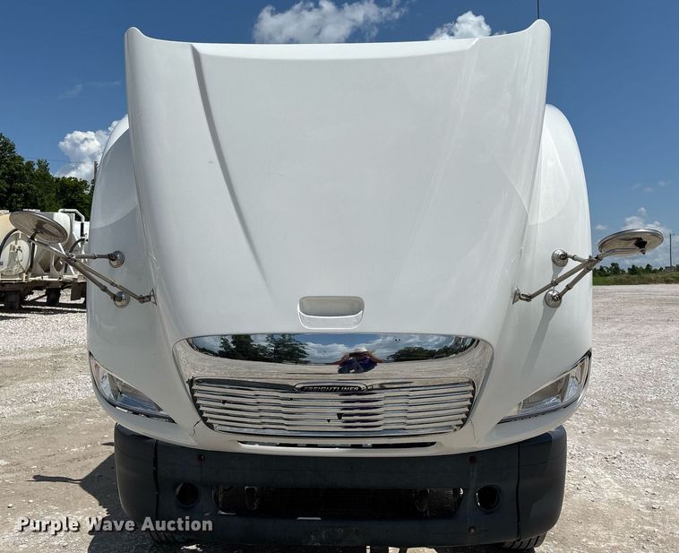 image for item DW7194 2007 Freightliner semi truck
