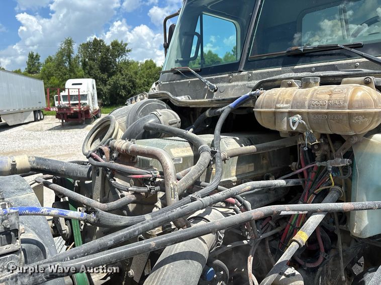 image for item DW7194 2007 Freightliner semi truck