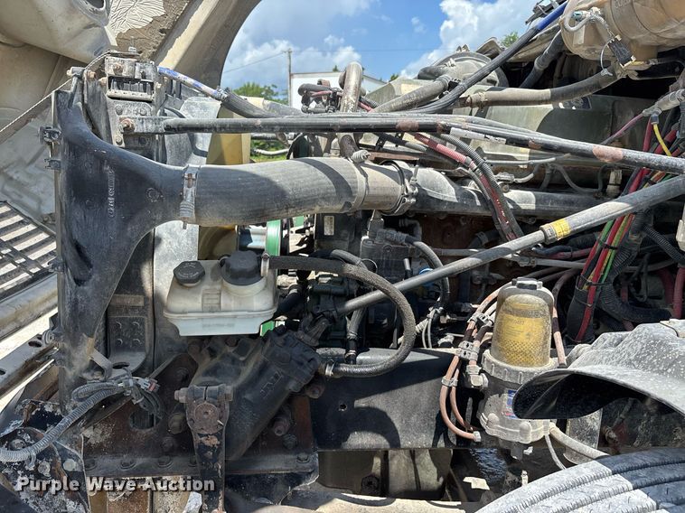 image for item DW7194 2007 Freightliner semi truck