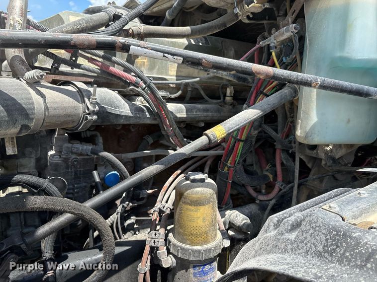 image for item DW7194 2007 Freightliner semi truck