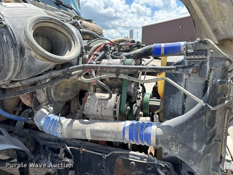 image for item DW7194 2007 Freightliner semi truck