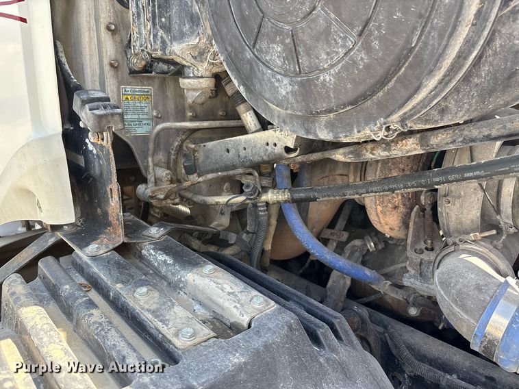 image for item DW7194 2007 Freightliner semi truck