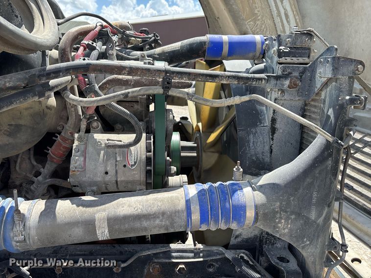 image for item DW7194 2007 Freightliner semi truck