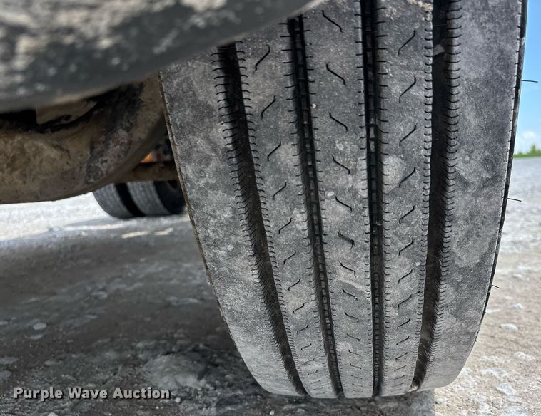 image for item DW7194 2007 Freightliner semi truck