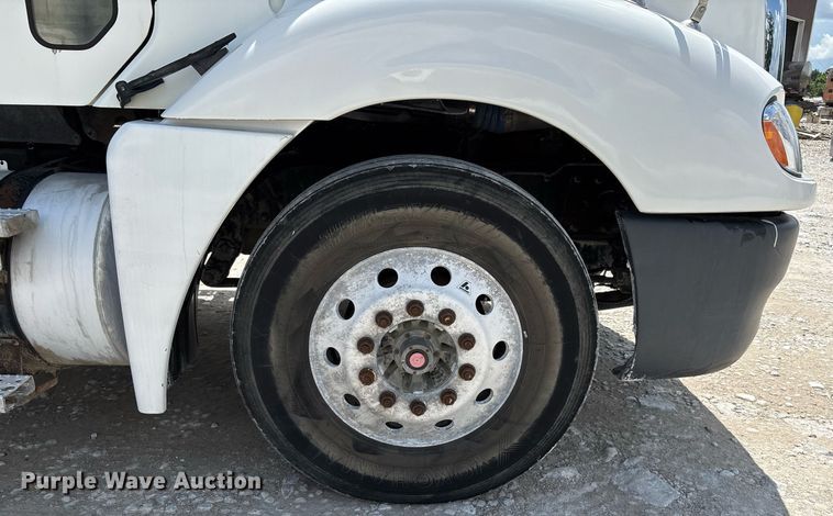 image for item DW7194 2007 Freightliner semi truck