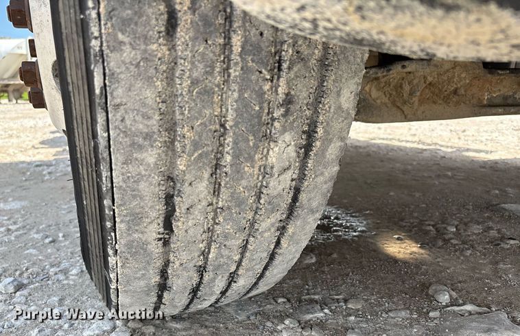 image for item DW7194 2007 Freightliner semi truck