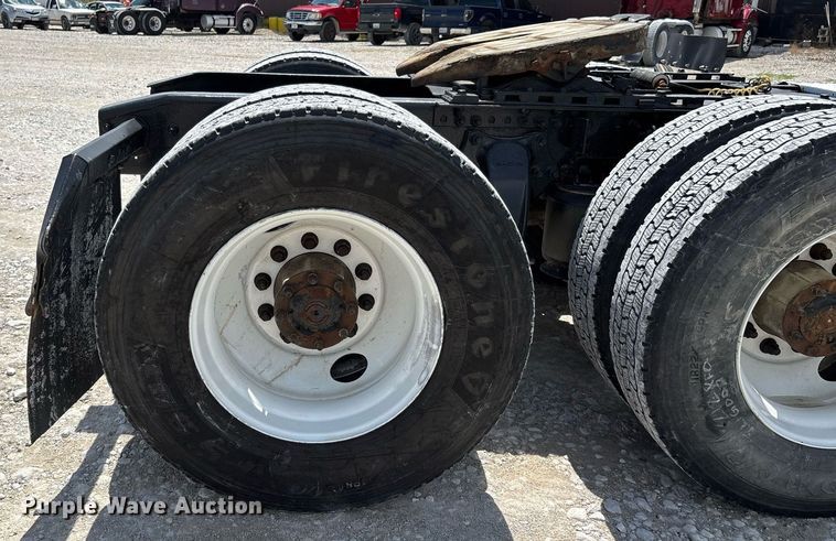 image for item DW7194 2007 Freightliner semi truck