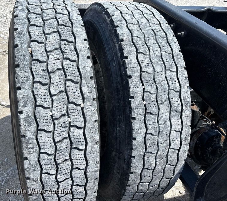 image for item DW7194 2007 Freightliner semi truck