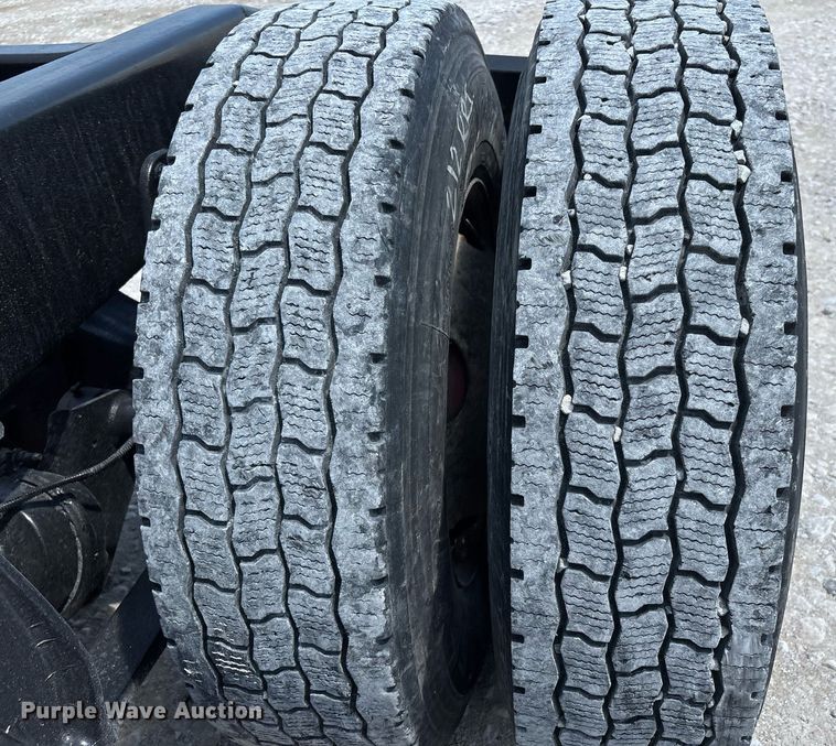 image for item DW7194 2007 Freightliner semi truck