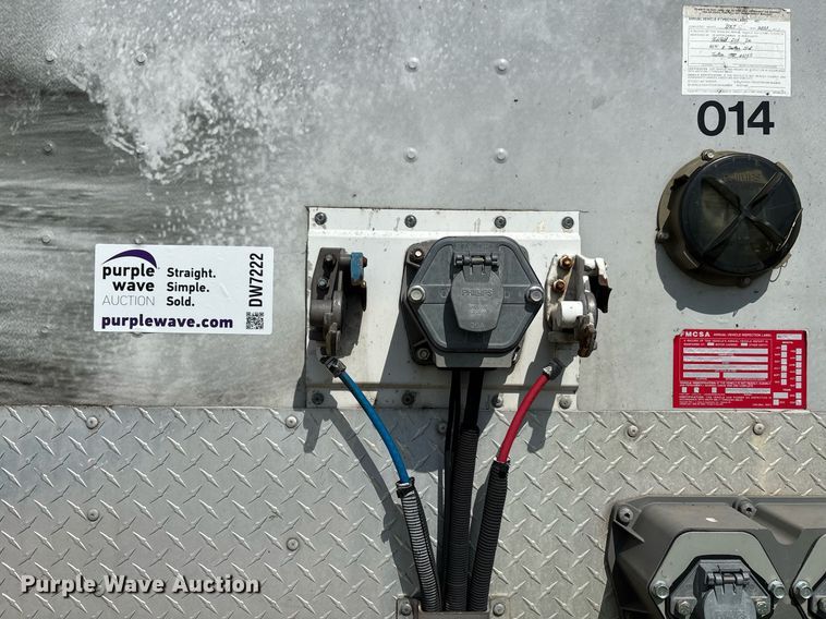 image for item DW7222 2007 Utility Trailers dry van trailer