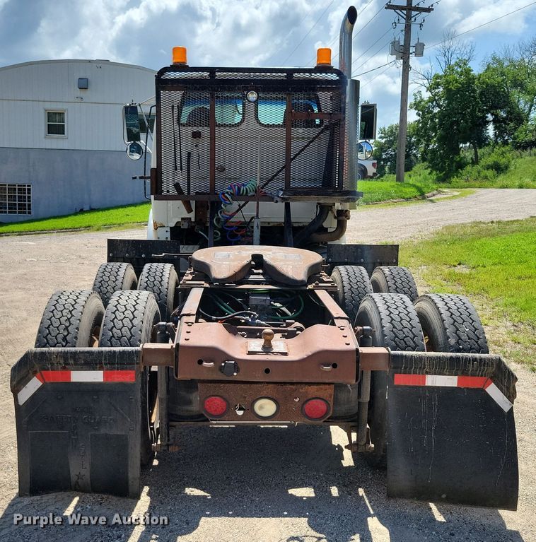 image for item DX7183 1997 Ford Aeromax semi truck