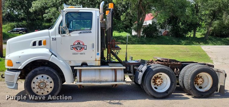 image for item DX7183 1997 Ford Aeromax semi truck