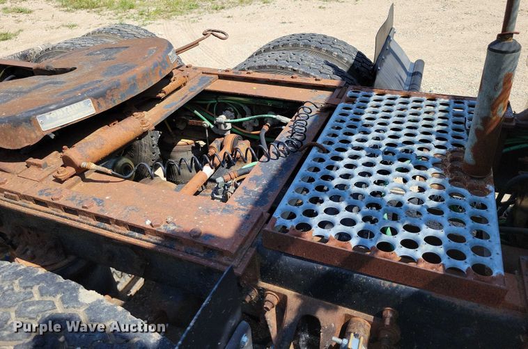 image for item DX7183 1997 Ford Aeromax semi truck