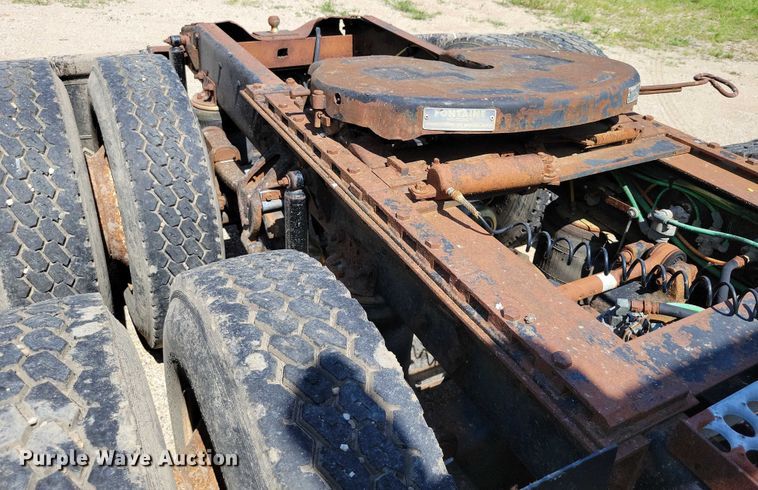 image for item DX7183 1997 Ford Aeromax semi truck