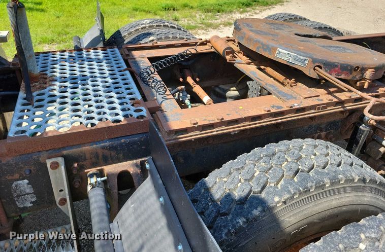 image for item DX7183 1997 Ford Aeromax semi truck