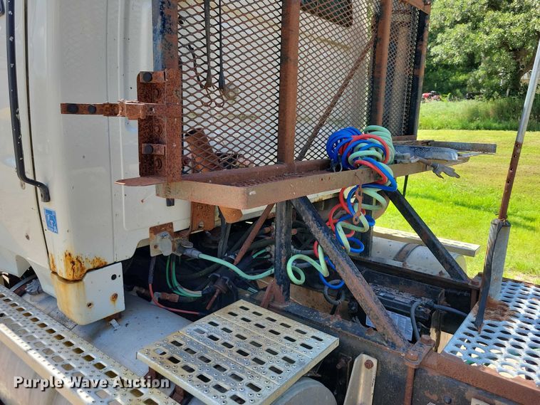 image for item DX7183 1997 Ford Aeromax semi truck