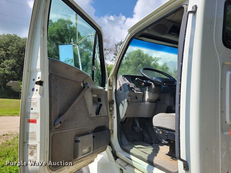 image for item DX7183 1997 Ford Aeromax semi truck