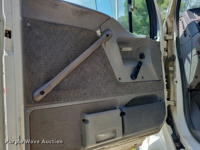 image for item DX7183 1997 Ford Aeromax semi truck