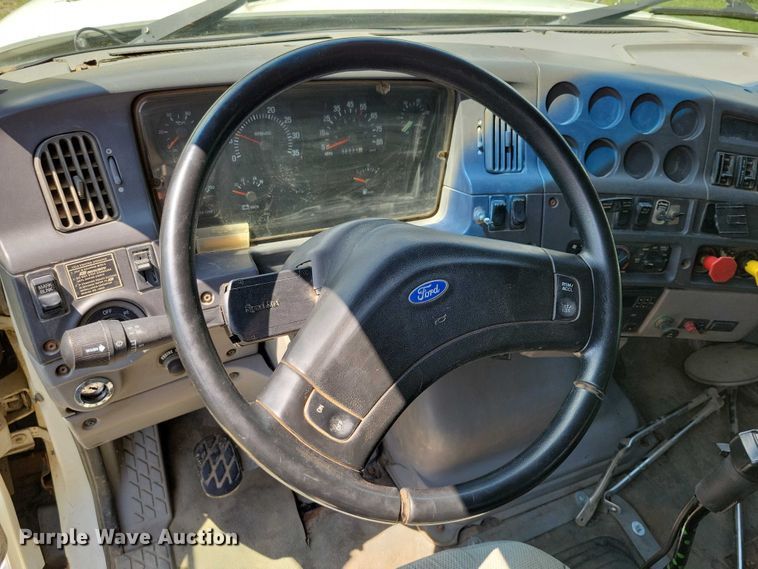 image for item DX7183 1997 Ford Aeromax semi truck