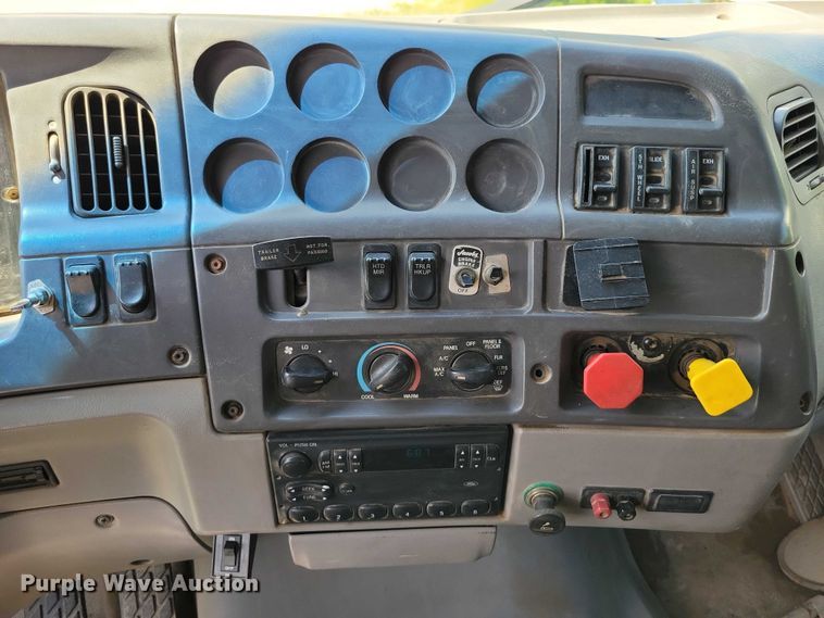 image for item DX7183 1997 Ford Aeromax semi truck