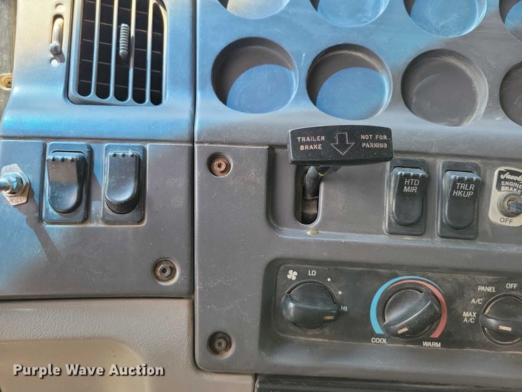 image for item DX7183 1997 Ford Aeromax semi truck