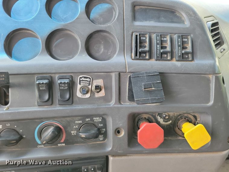 image for item DX7183 1997 Ford Aeromax semi truck