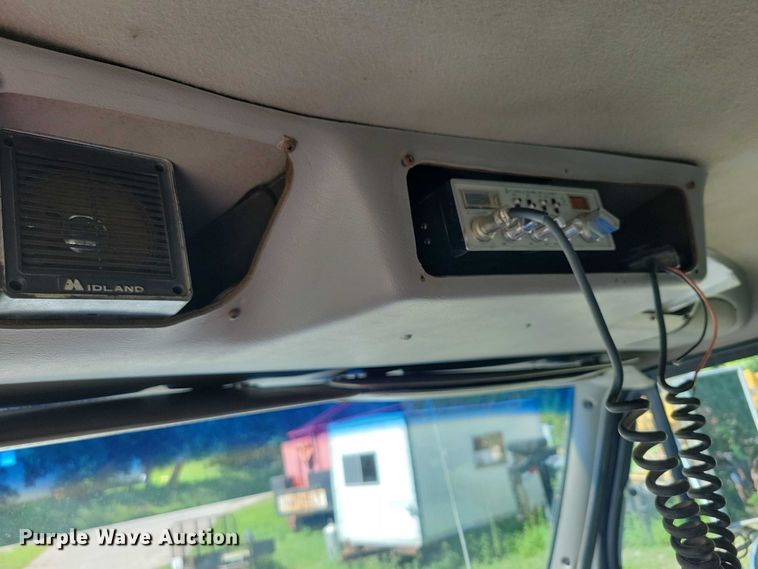 image for item DX7183 1997 Ford Aeromax semi truck