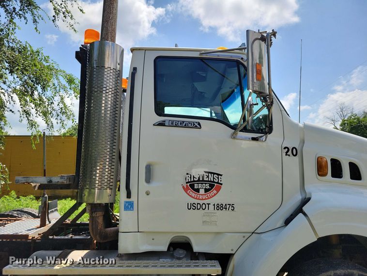 image for item DX7183 1997 Ford Aeromax semi truck