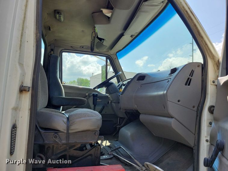 image for item DX7183 1997 Ford Aeromax semi truck