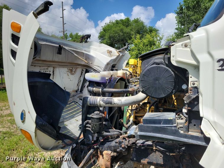 image for item DX7183 1997 Ford Aeromax semi truck