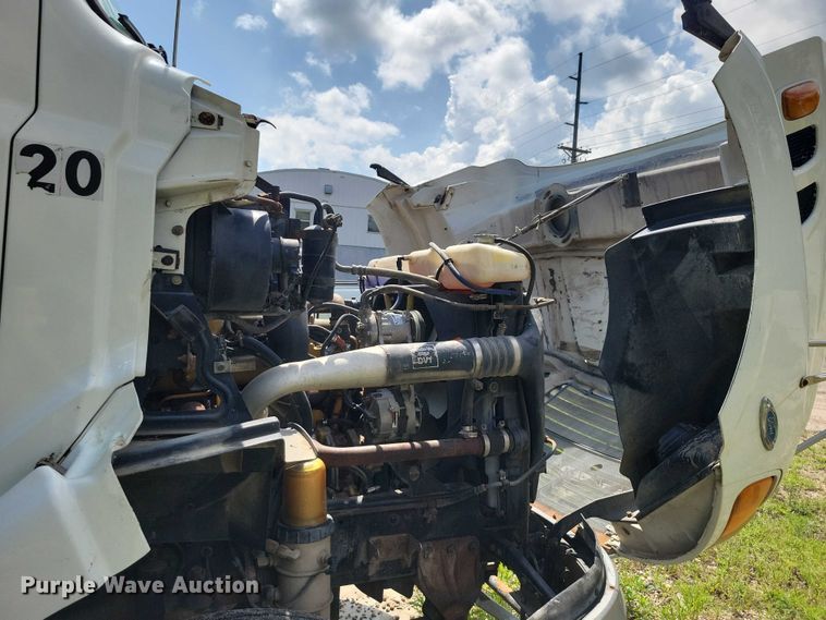 image for item DX7183 1997 Ford Aeromax semi truck