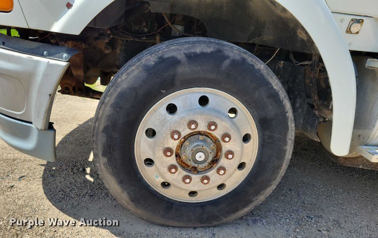 image for item DX7183 1997 Ford Aeromax semi truck