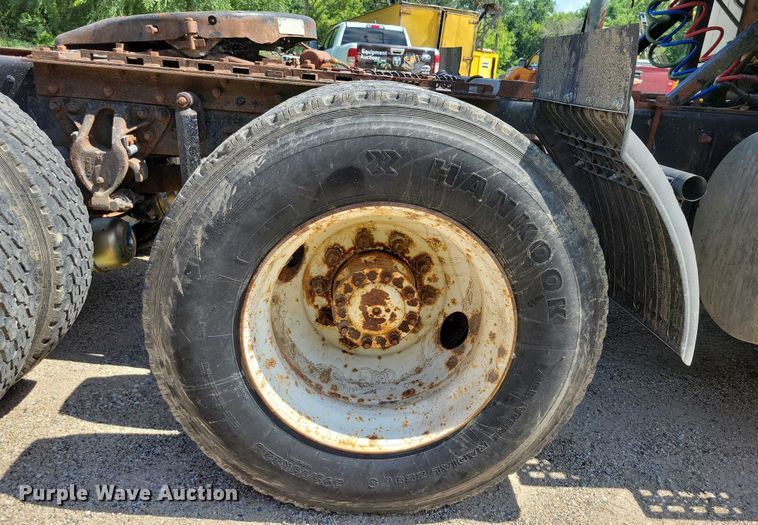 image for item DX7183 1997 Ford Aeromax semi truck