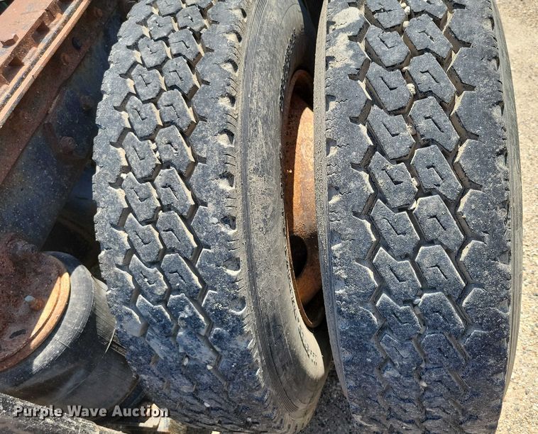 image for item DX7183 1997 Ford Aeromax semi truck