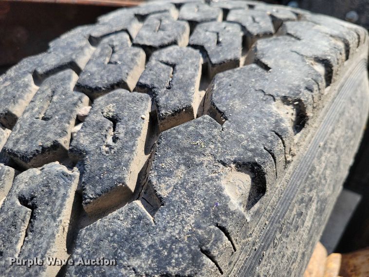 image for item DX7183 1997 Ford Aeromax semi truck