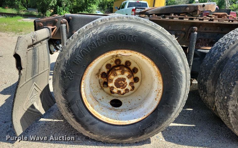 image for item DX7183 1997 Ford Aeromax semi truck