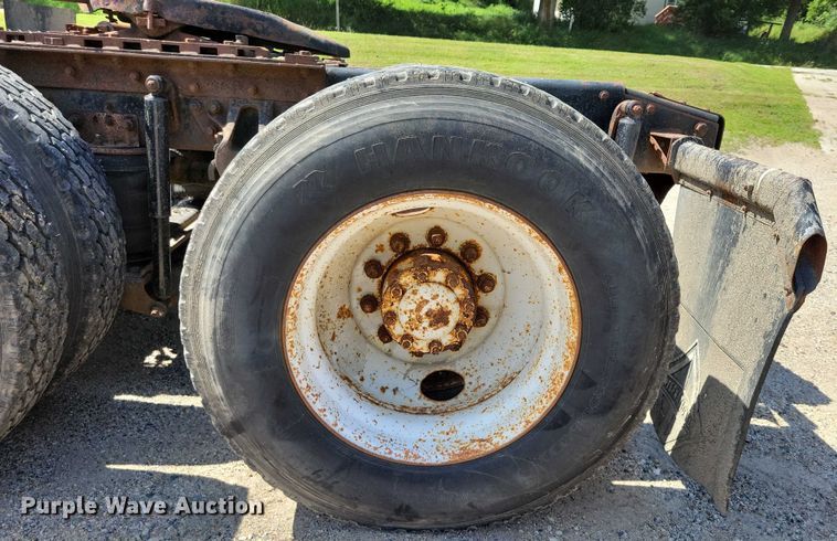 image for item DX7183 1997 Ford Aeromax semi truck