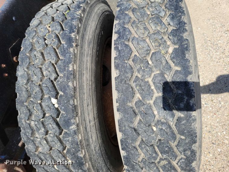 image for item DX7183 1997 Ford Aeromax semi truck