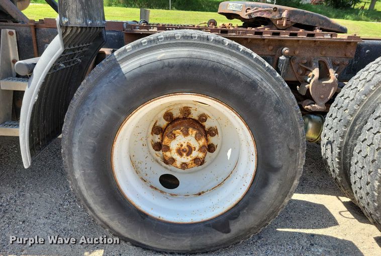 image for item DX7183 1997 Ford Aeromax semi truck