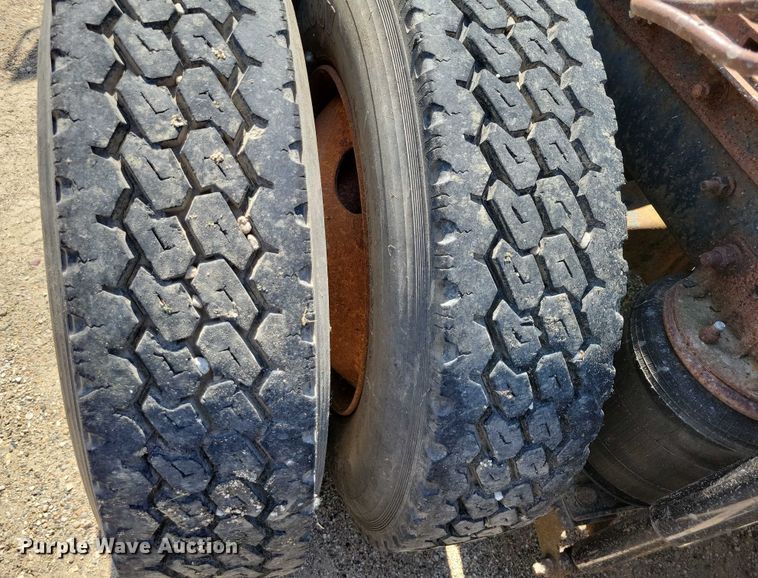 image for item DX7183 1997 Ford Aeromax semi truck