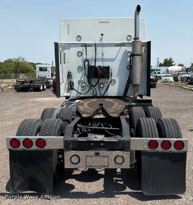 image for item DX8028 2007 International 9400I semi truck