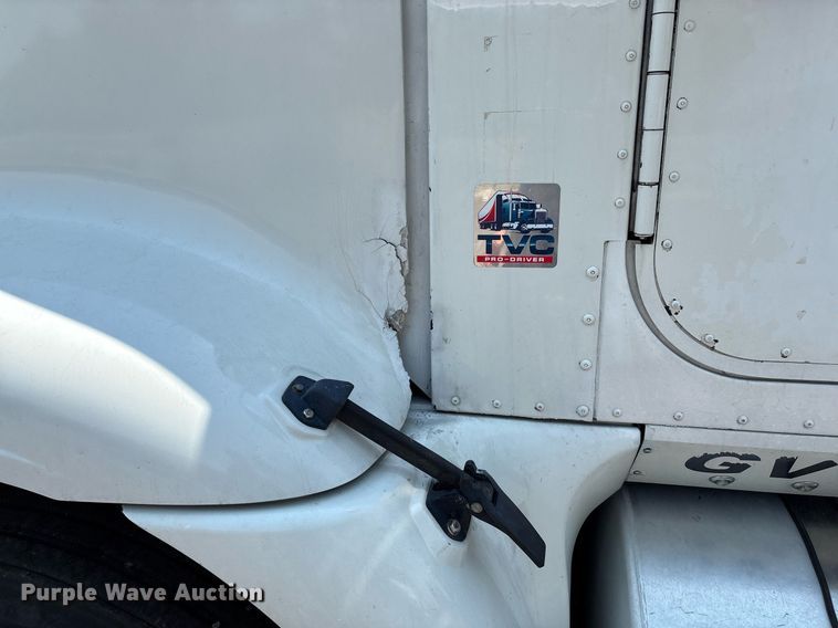 image for item DX8028 2007 International 9400I semi truck