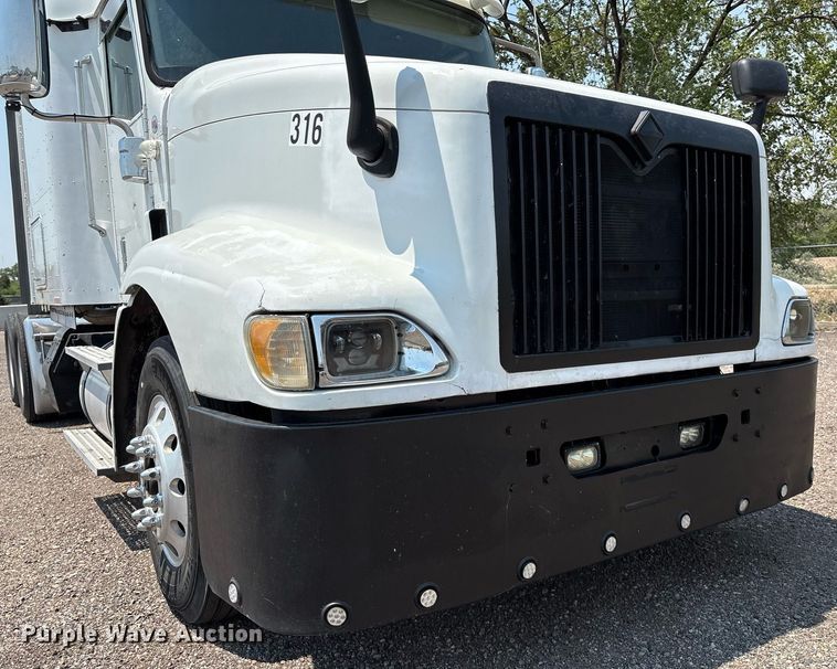 image for item DX8028 2007 International 9400I semi truck