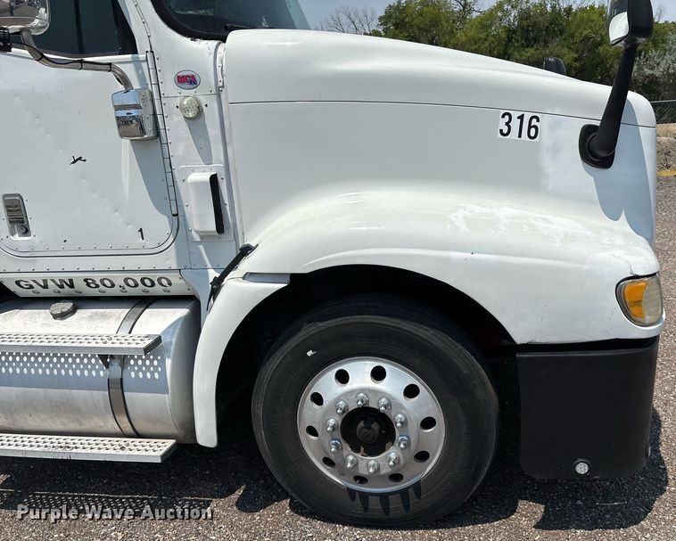 image for item DX8028 2007 International 9400I semi truck