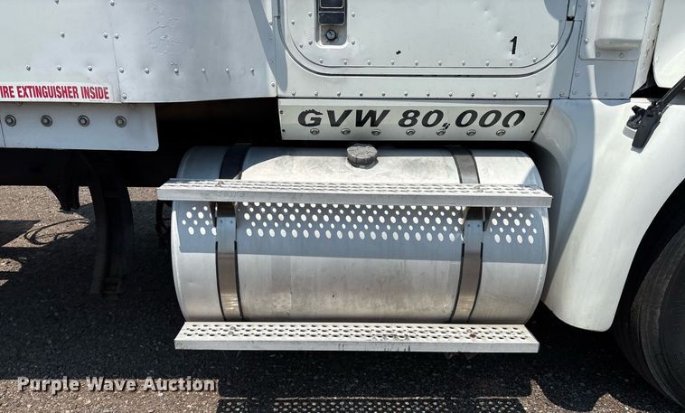 image for item DX8028 2007 International 9400I semi truck