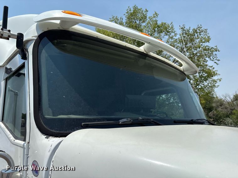 image for item DX8028 2007 International 9400I semi truck