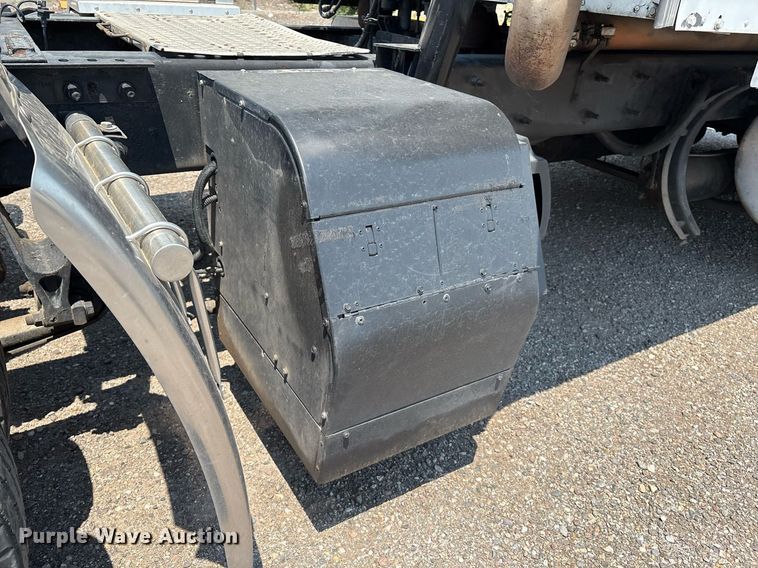 image for item DX8028 2007 International 9400I semi truck