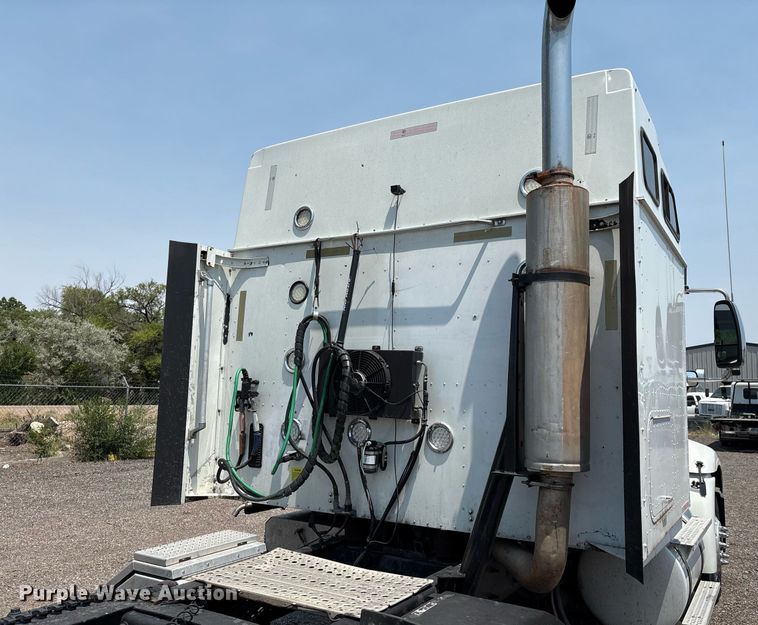 image for item DX8028 2007 International 9400I semi truck