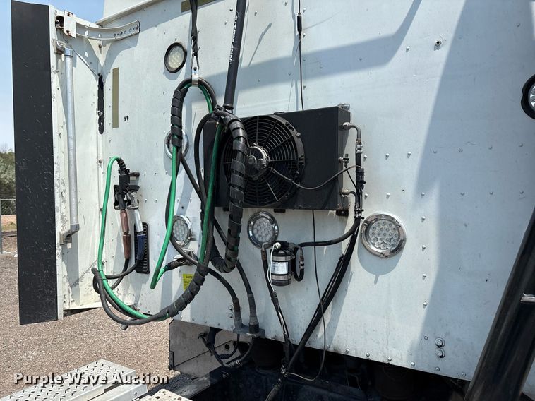 image for item DX8028 2007 International 9400I semi truck